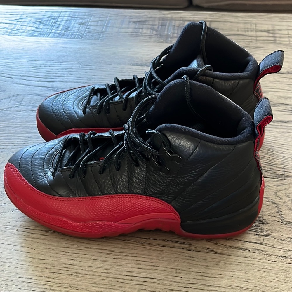 MAKE OFFERS!!! Jordan 12 flu game size 6.5y 2016 7/10 condition GRAIL!!